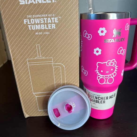 Stanley Pink Flowstate Tumbler with Hello Kitty Design - Picture 2 of 6